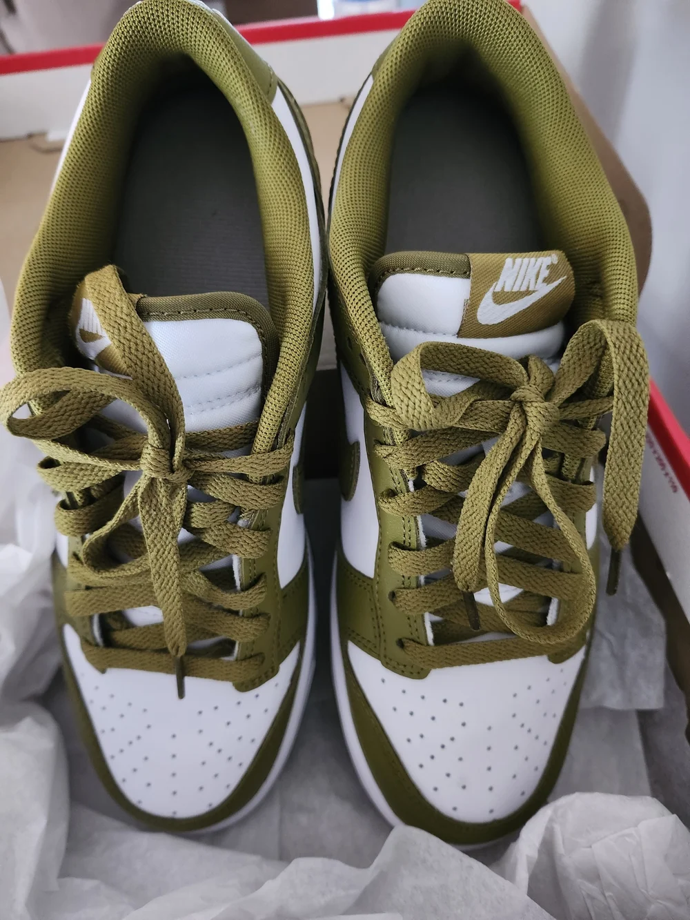 Nike Dunk Low Retro. Size 7  Green/White